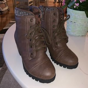 NWOT. Woman’s heeled boots